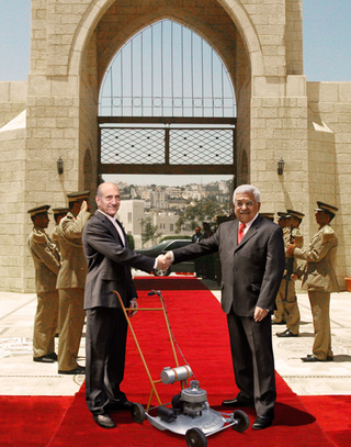 The Israeli prime minister apologizes for not refilling the tank first.